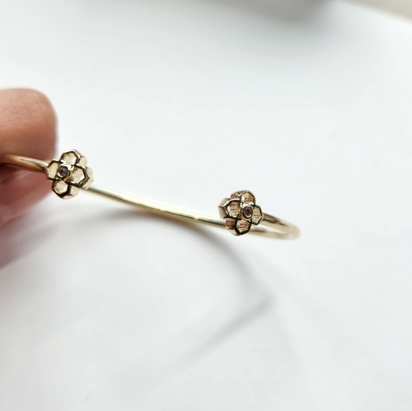 KENDRA SCOTTPavé Medallion Cuff Bracelet - Picture 1 of 3